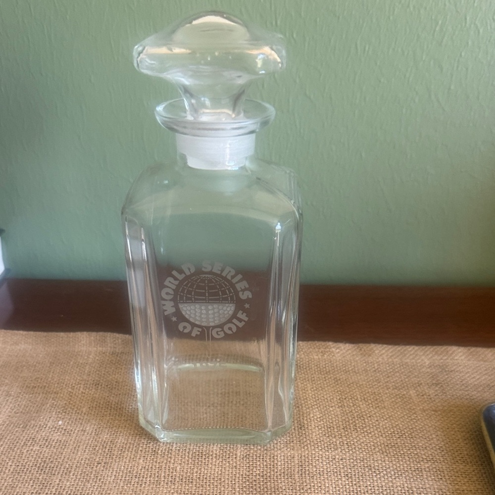 Vintage 1975 World Series of Golf Glass Decanter with Stopper Barware - Picture 2 of 8